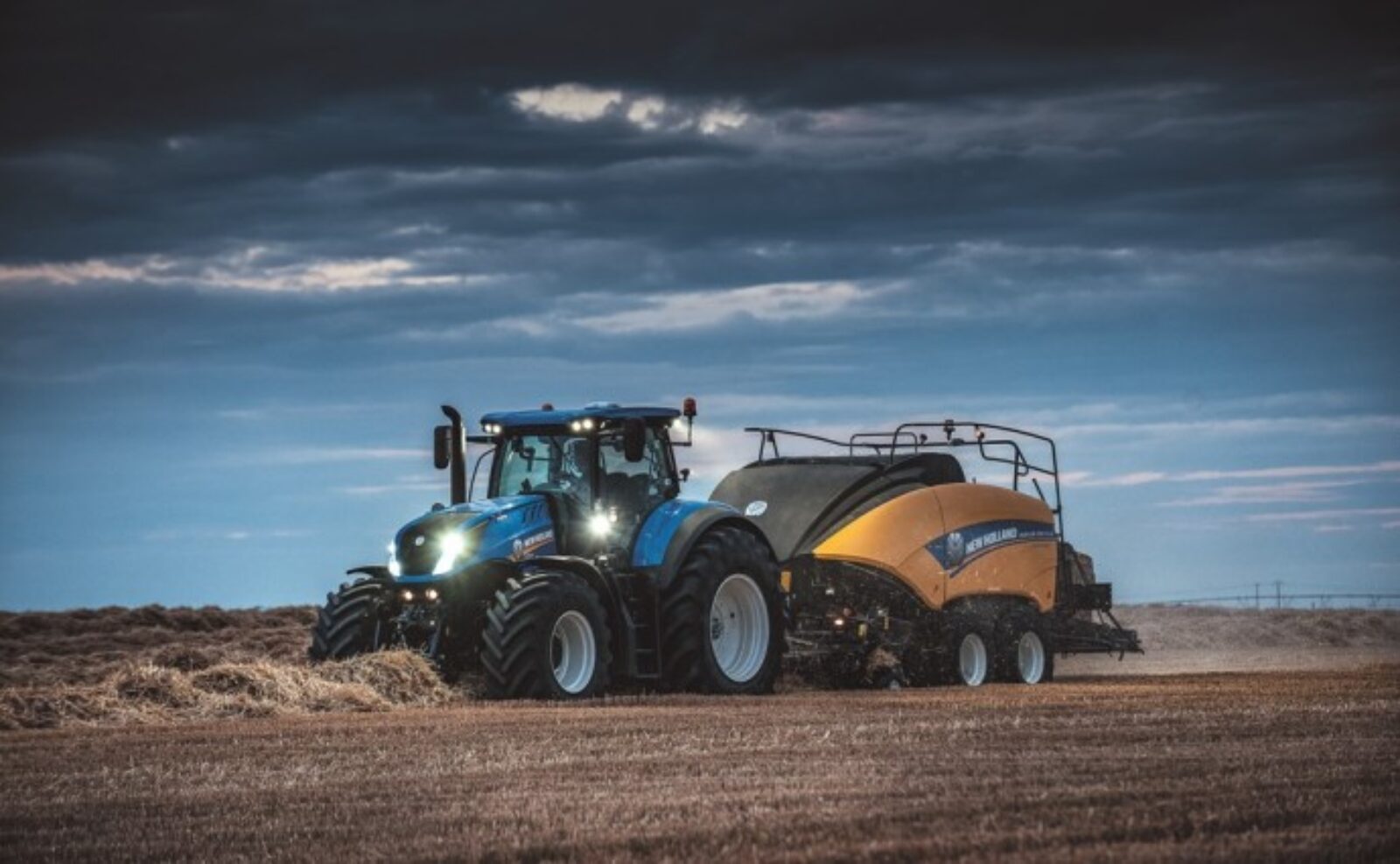 Nueva empacadora gigante de alta densidad New Holland BigBaler 1290 Plus