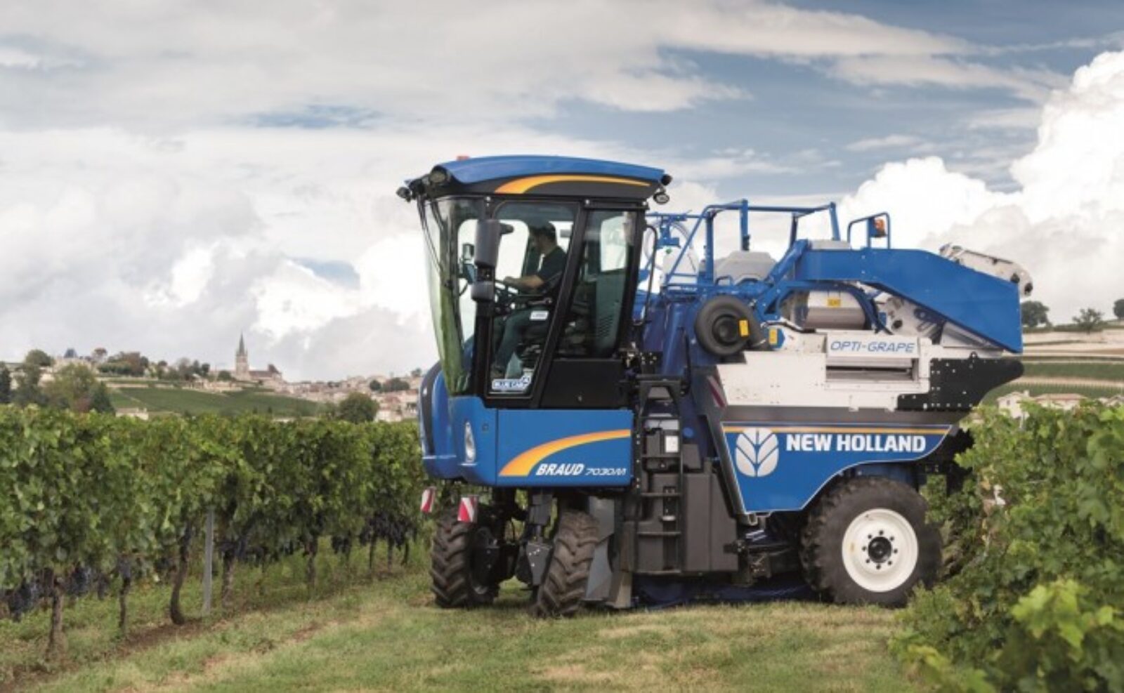 New Holland presenta la nueva gama compacta de vendimiadoras Braud